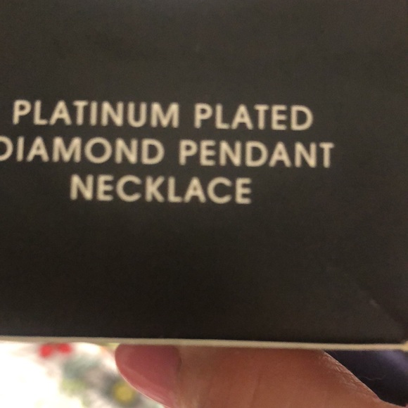 Avon platinum plated diamond pendant necklace. New never worn. - Picture 6 of 6